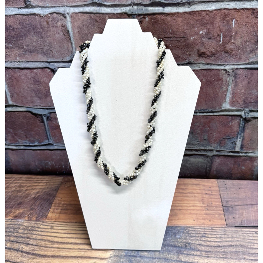 Vtg 1980s Twisted Strand Faux Pearl &‎ Black Metallic Chip Bead Necklace Retro